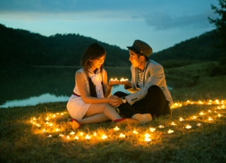 Illustration for article titled Creative Ideas for Romantic Couple on
Valentines' Day at Home